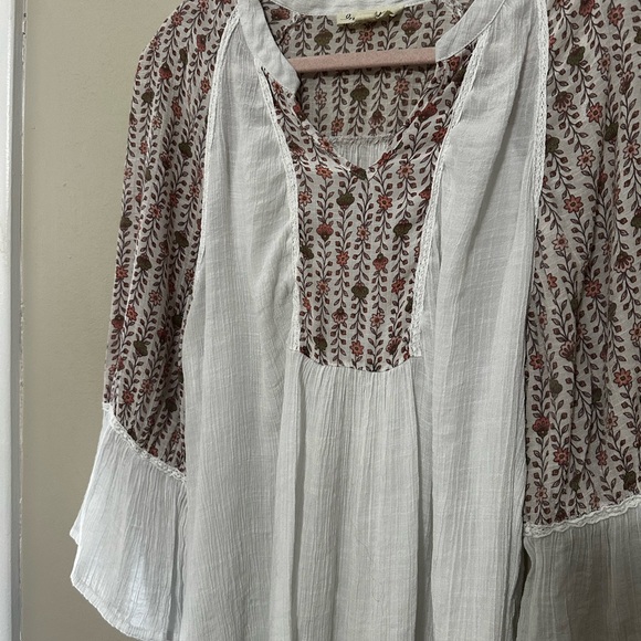 Floral Patterned Blouse - Picture 2 of 3